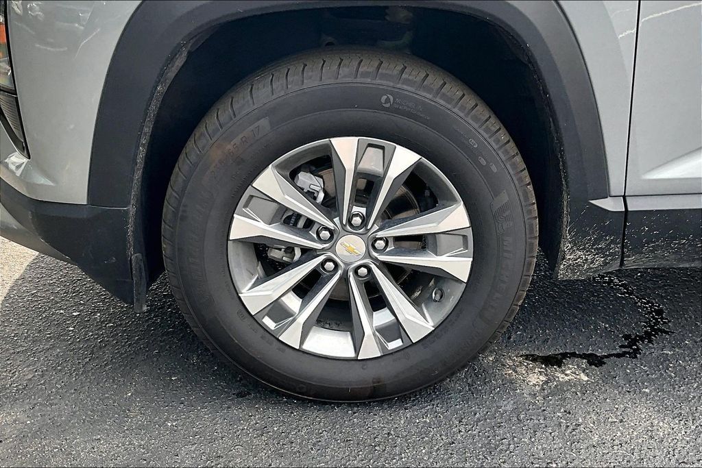 2025 Chevrolet Equinox LT - Photo 30