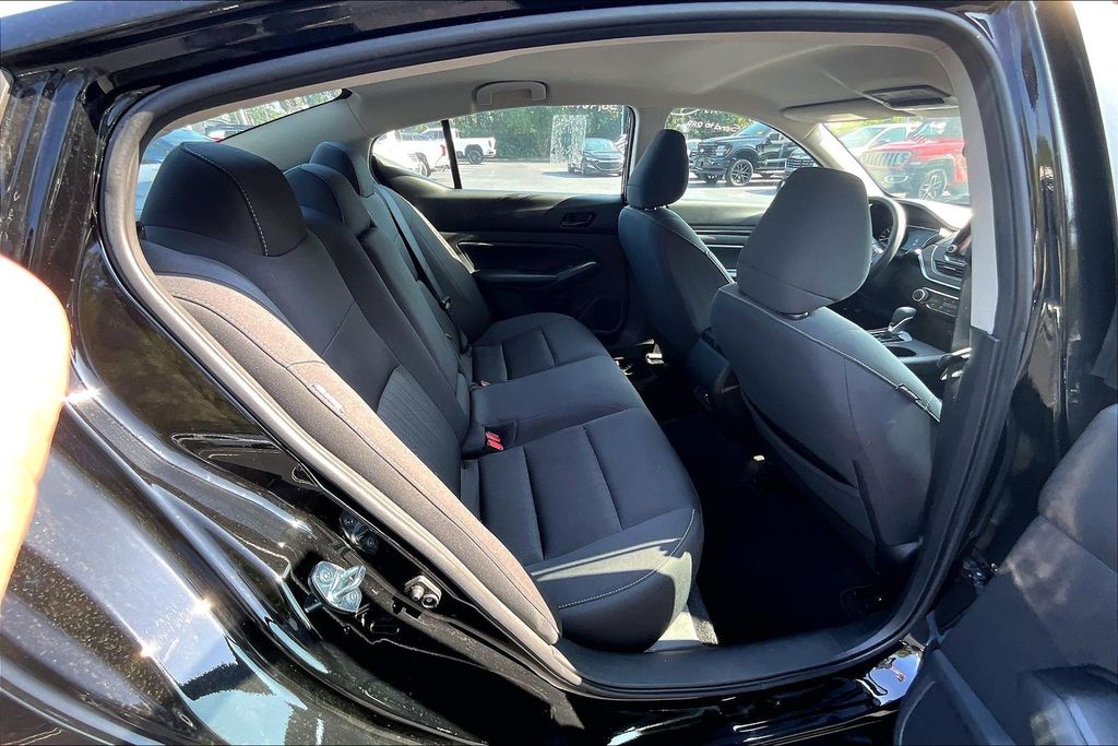 2025 Nissan Altima SV - Photo 25