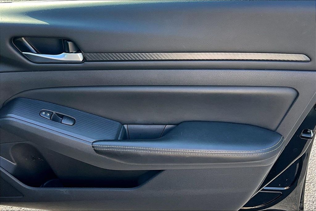 2025 Nissan Altima SV - Photo 28