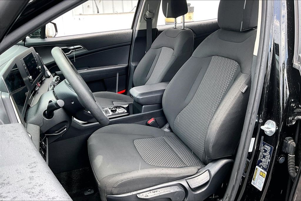 2025 Kia Sportage LX - Photo 19