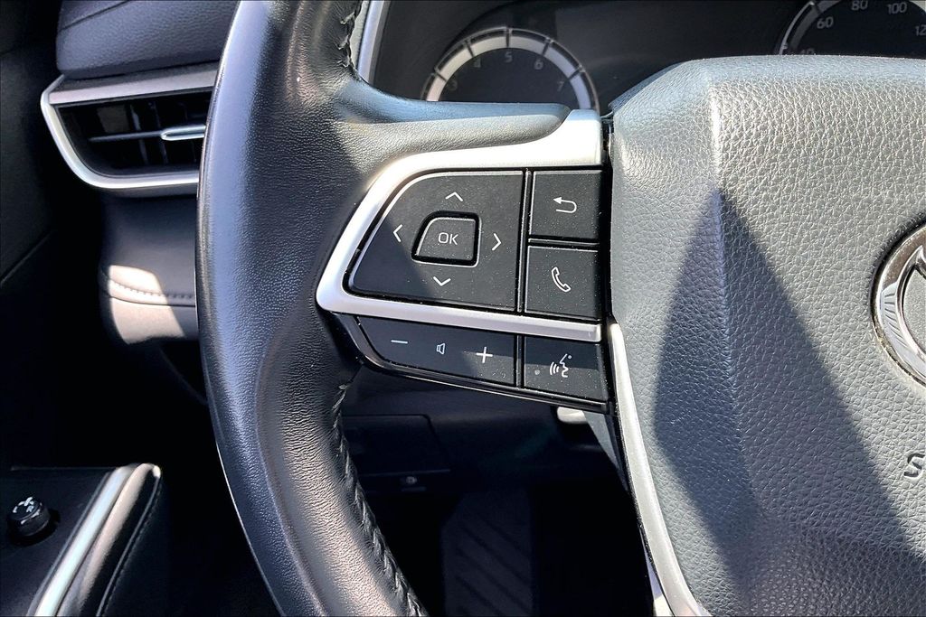 2023 Toyota Highlander XLE - Photo 11