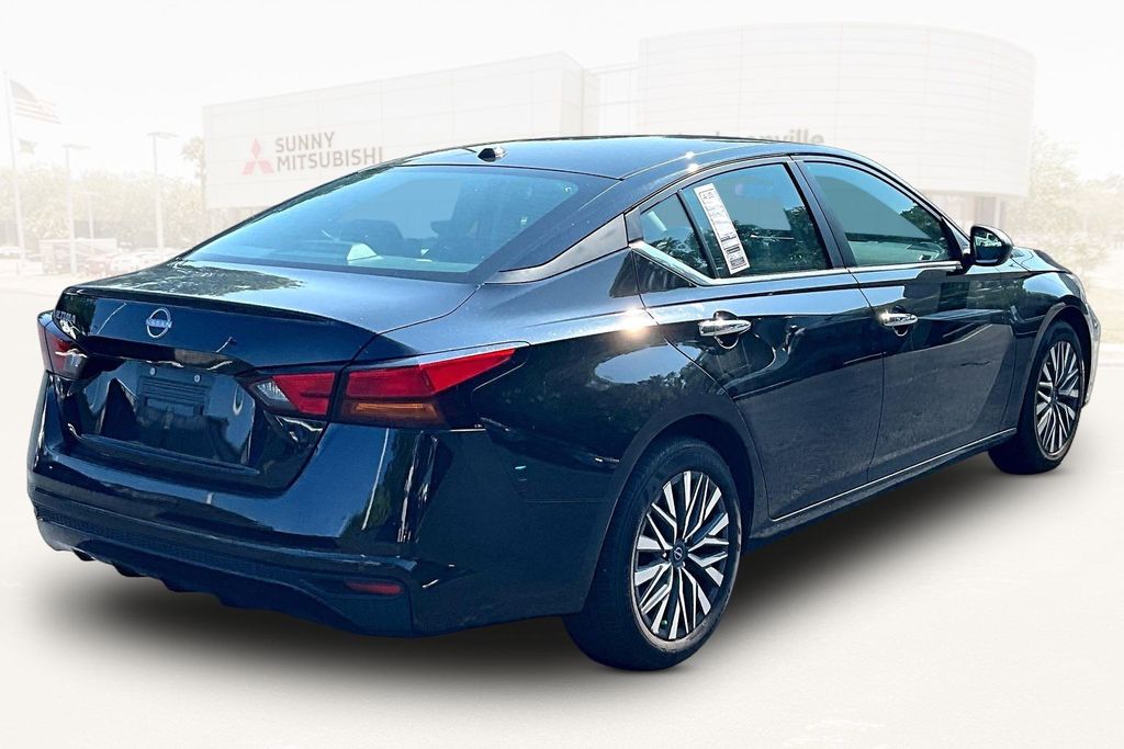 2025 Nissan Altima SV - Photo 6