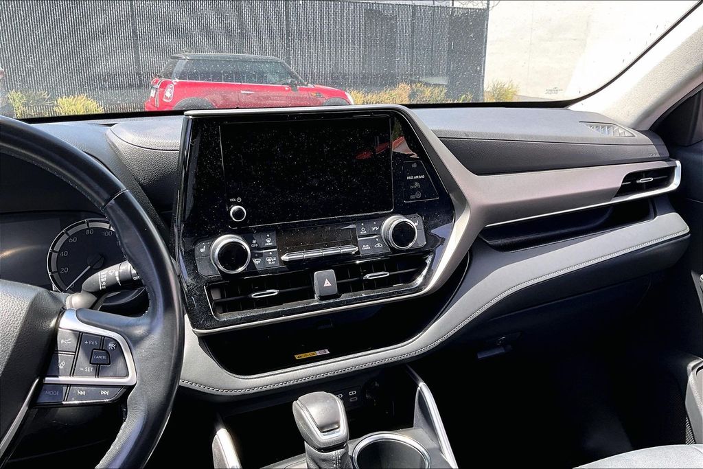 2023 Toyota Highlander XLE - Photo 9