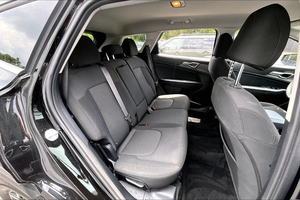 2025 Kia Sportage LX - Photo 22