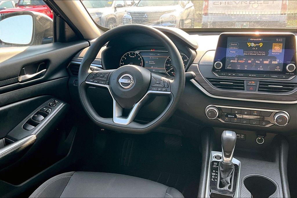 2025 Nissan Altima SV - Photo 9