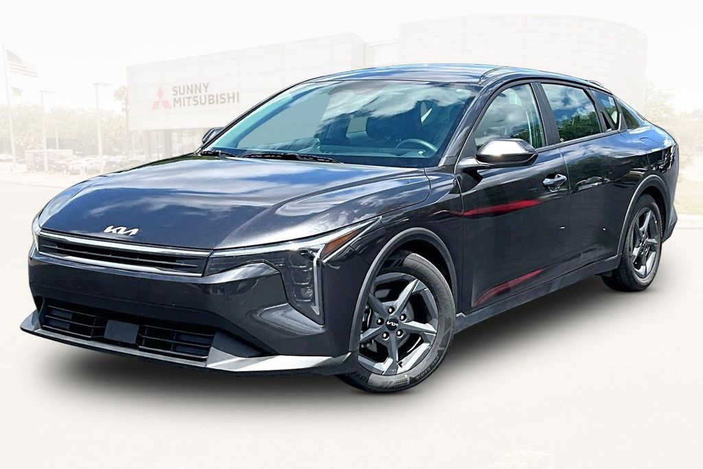 2025 Kia K4 LXS AT's photo