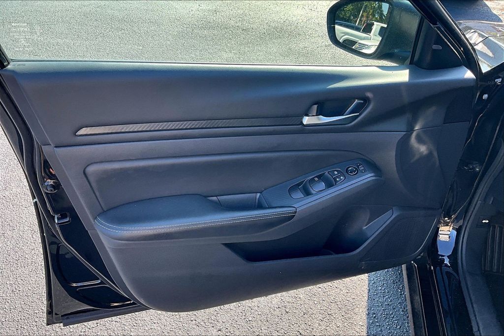 2025 Nissan Altima SV - Photo 20