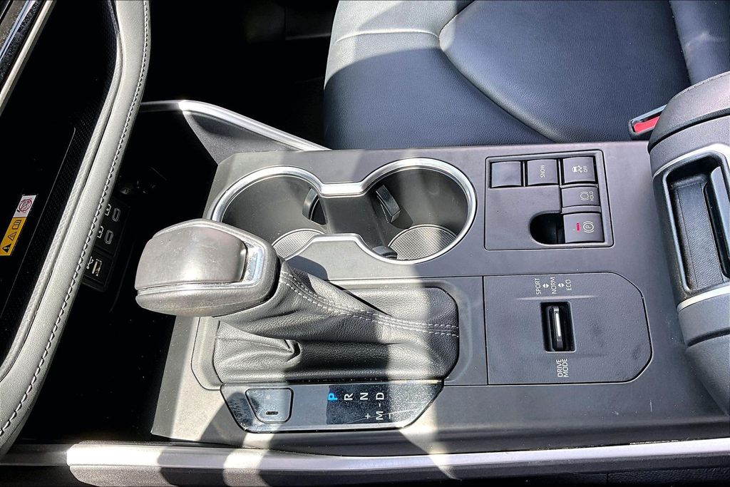 2023 Toyota Highlander XLE - Photo 18