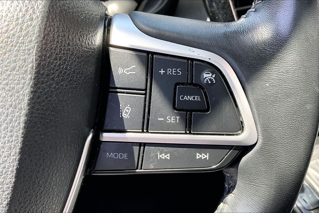 2023 Toyota Highlander XLE - Photo 12