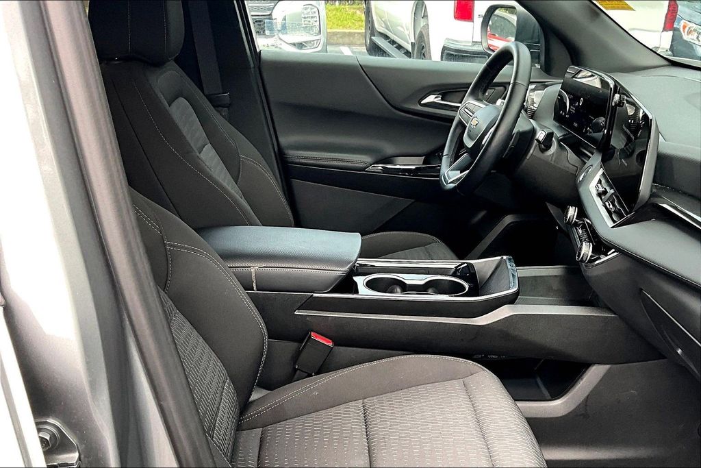 2025 Chevrolet Equinox LT - Photo 27