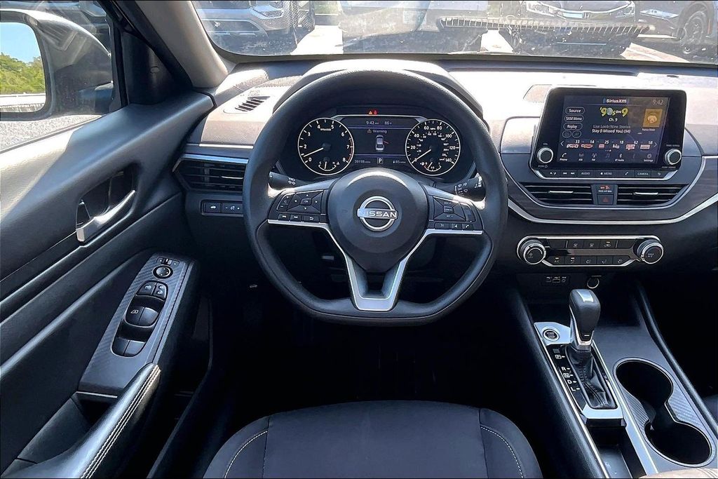 2025 Nissan Altima SV - Photo 8
