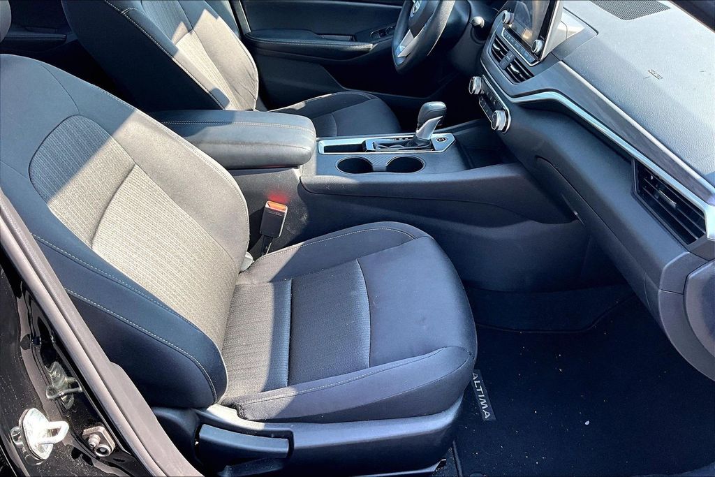 2025 Nissan Altima SV - Photo 29