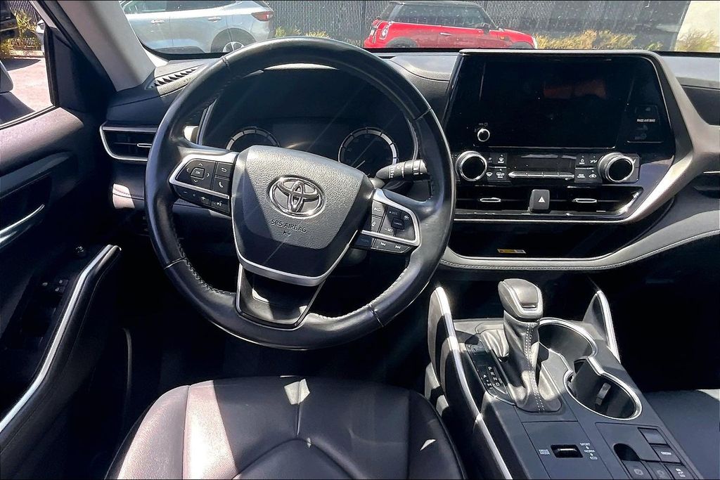 2023 Toyota Highlander XLE - Photo 8