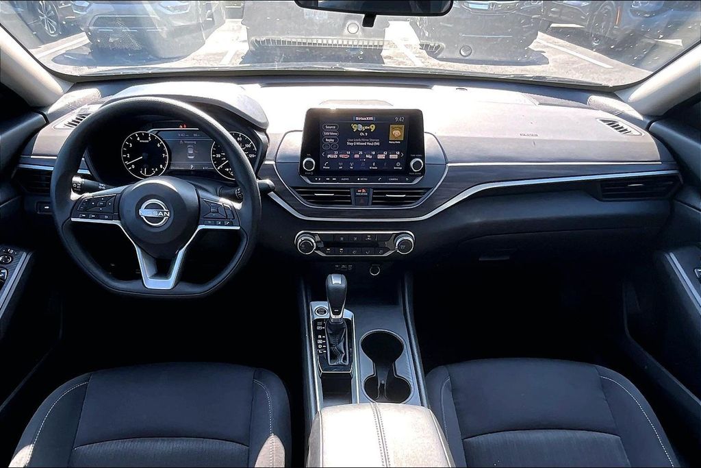 2025 Nissan Altima SV - Photo 7