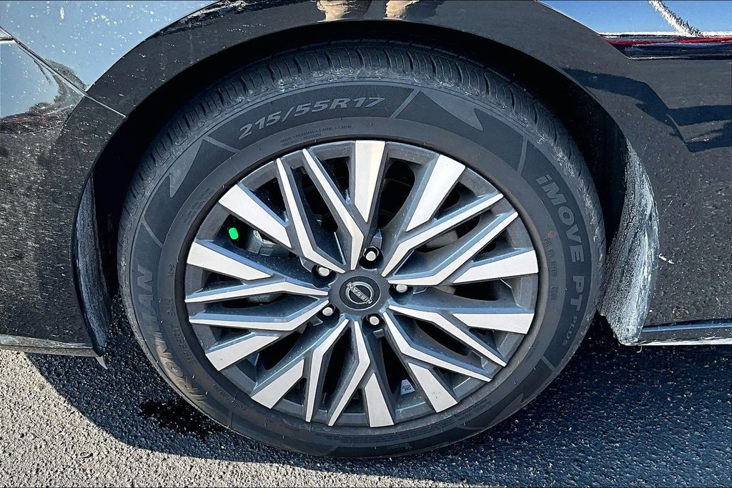 2025 Nissan Altima SV - Photo 32