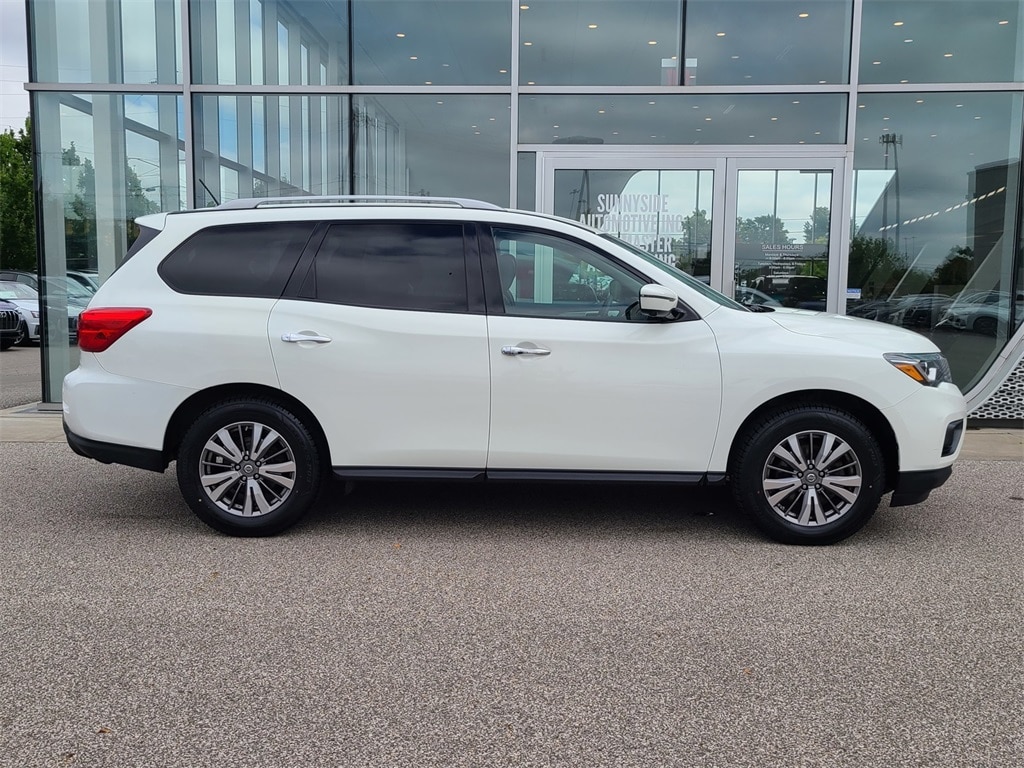 Used 2018 Nissan Pathfinder SL with VIN 5N1DR2MN6JC623188 for sale in Middleburg Heights, OH