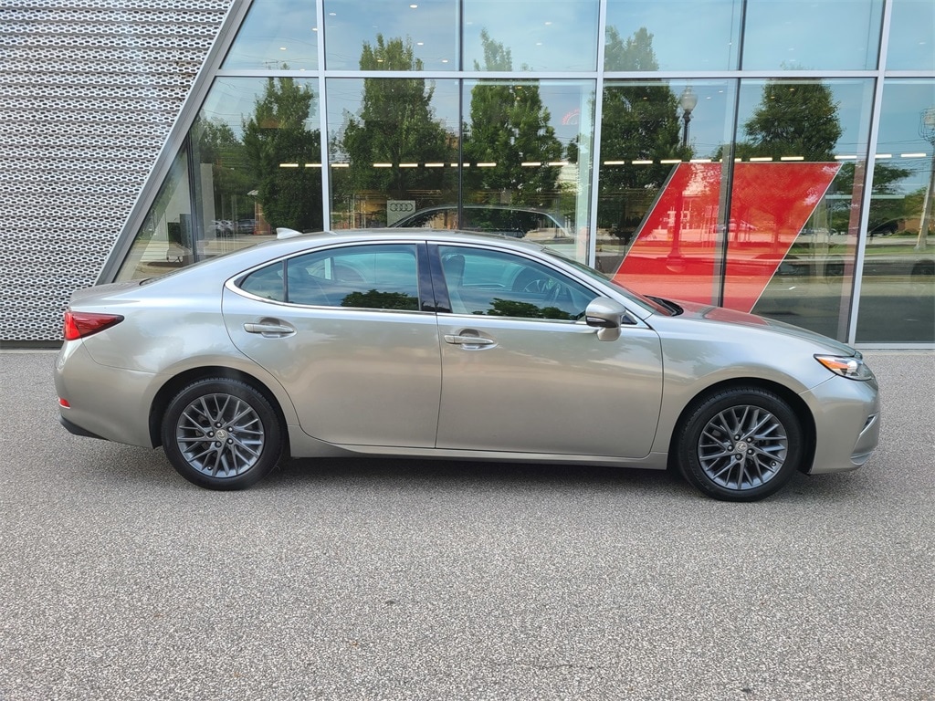 Used 2018 Lexus ES 350 with VIN 58ABK1GG5JU116546 for sale in Middleburg Heights, OH