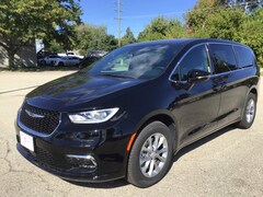 2026 Chrysler Pacifica Select AWD Minivan