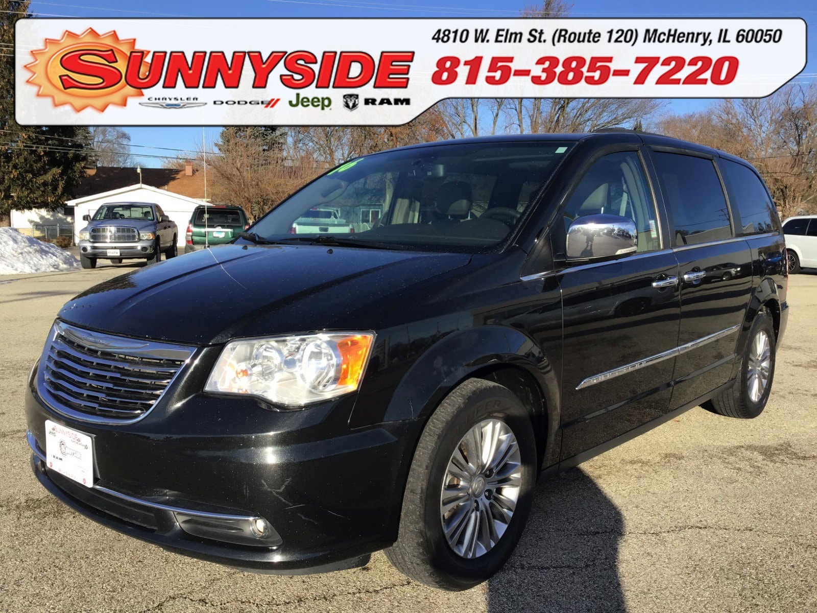 2016 Chrysler Town & Country Anniversary Edition's photo
