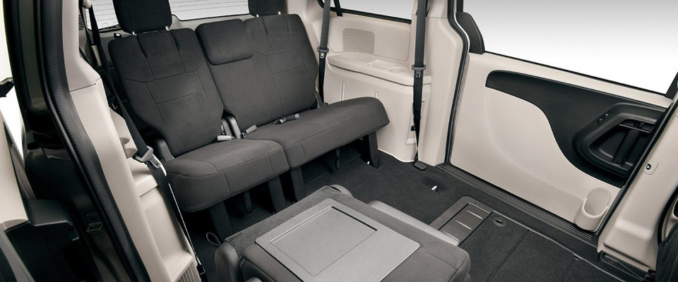 2018 dodge grand caravan vs honda odyssey interior