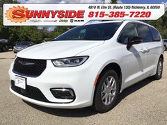 2026 Chrysler Pacifica Select Minivan