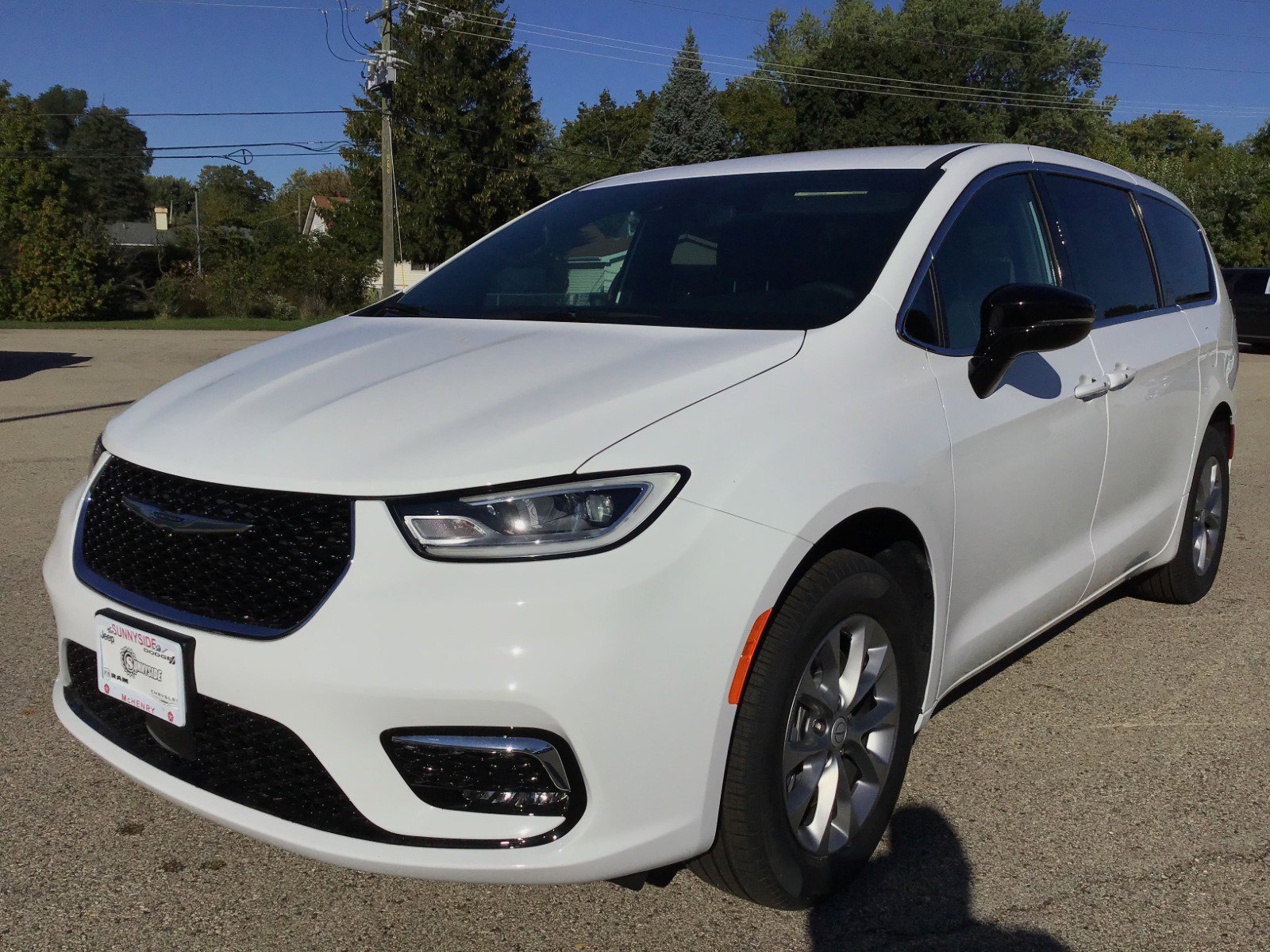 2026 Chrysler Pacifica Select's photo