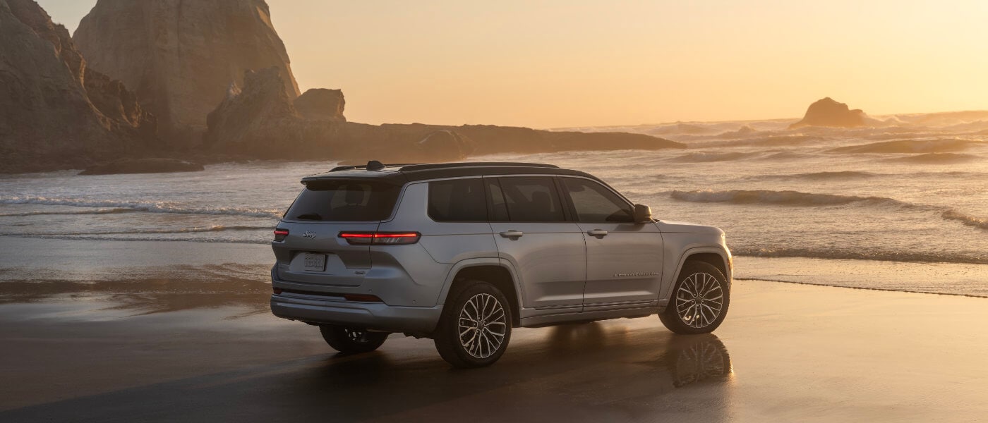 2026Jeep-GrandCherokee-ExteriorFacingOceanRocks