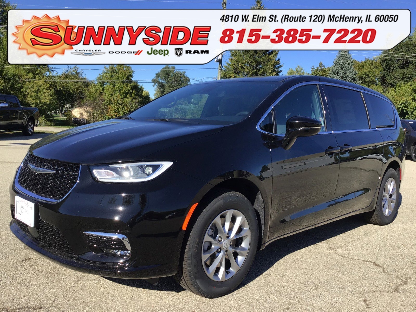 2026 Chrysler Pacifica Select's photo