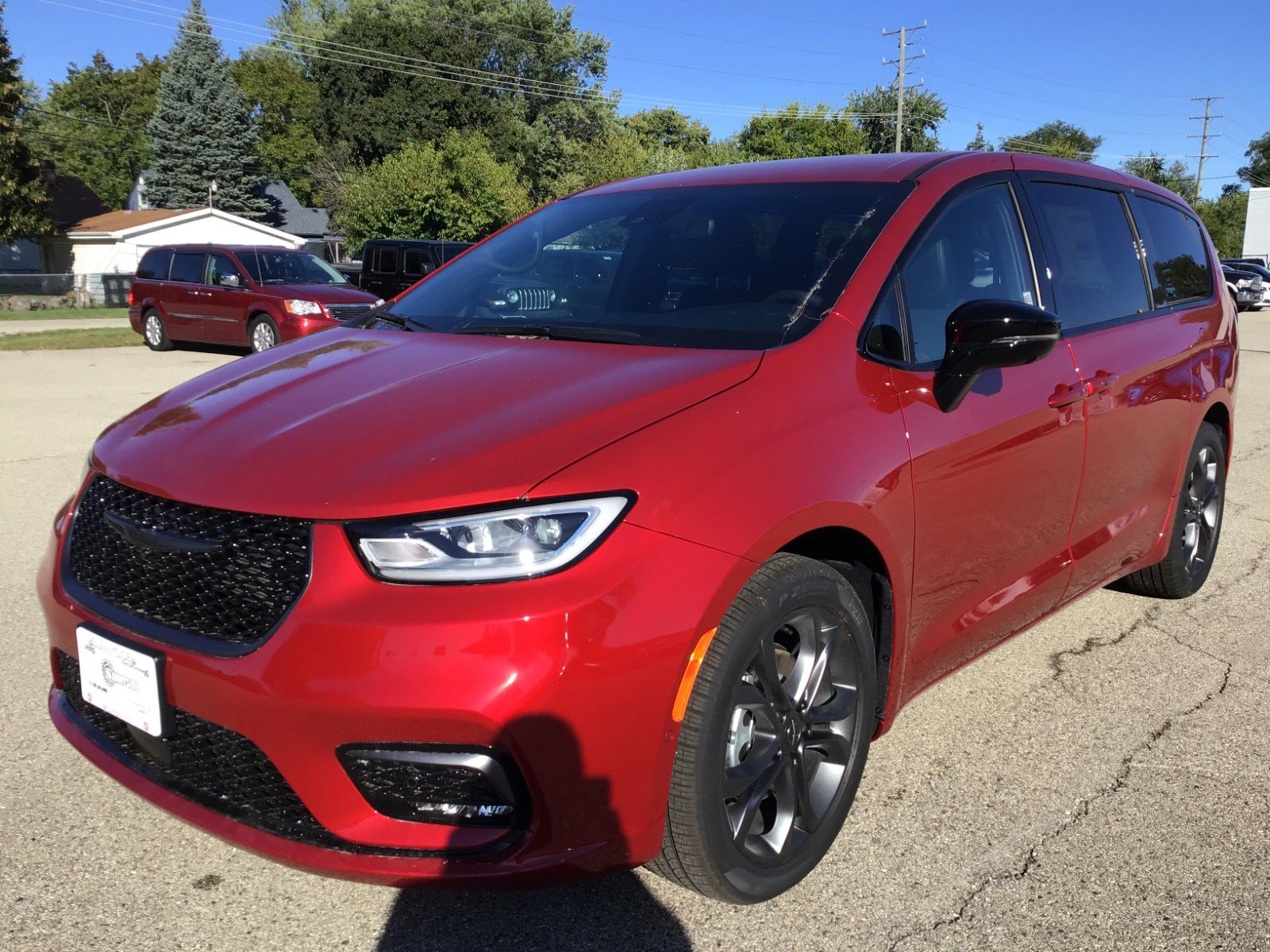 2026 Chrysler Pacifica Select's photo