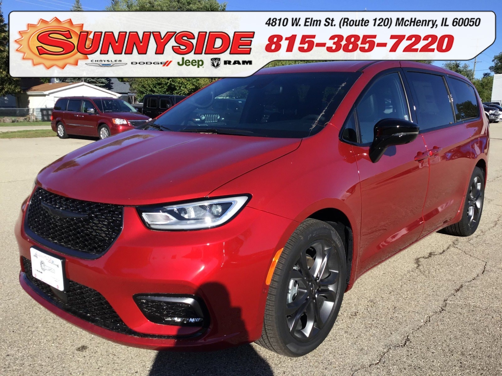 2026 Chrysler Pacifica Select's photo