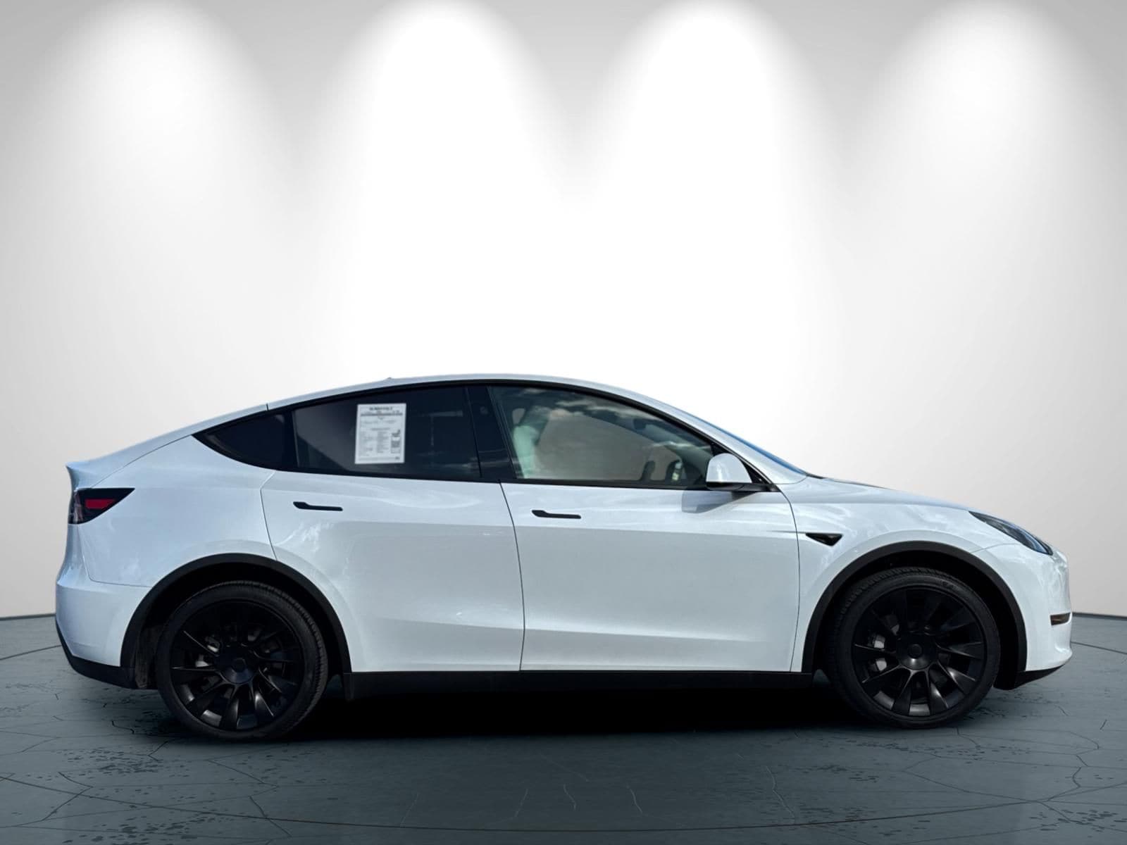 2024 Tesla Model Y Long Range photo 2