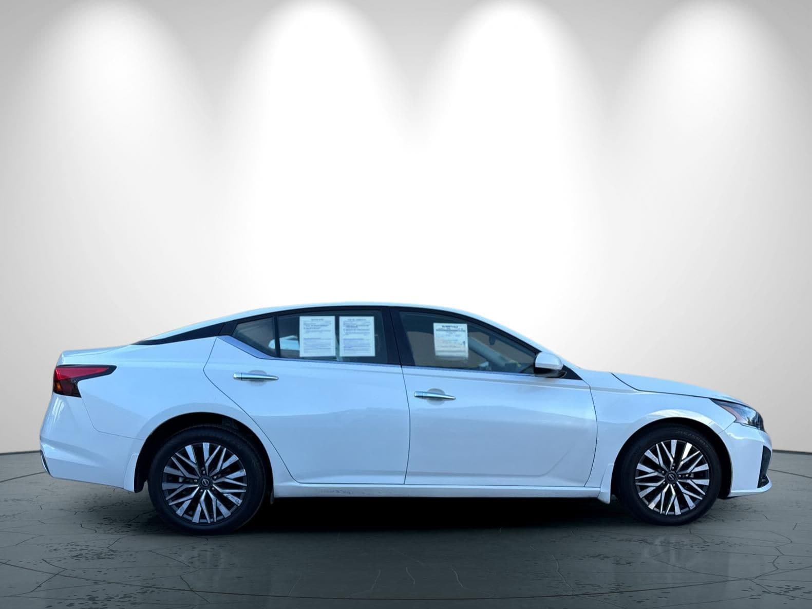 2023 Nissan Altima 2.5 SV photo 2