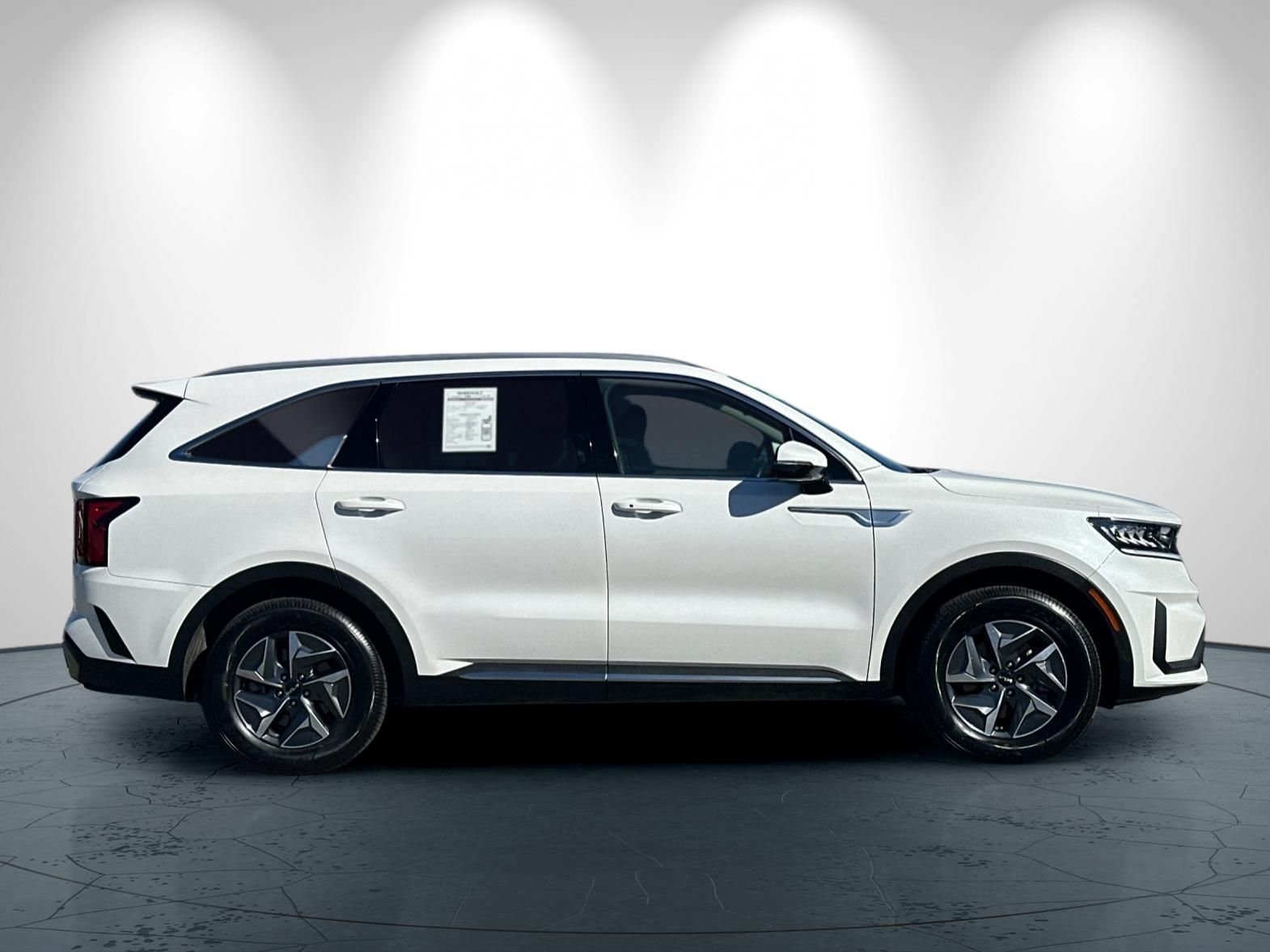 2022 Kia Sorento Hybrid S photo 2