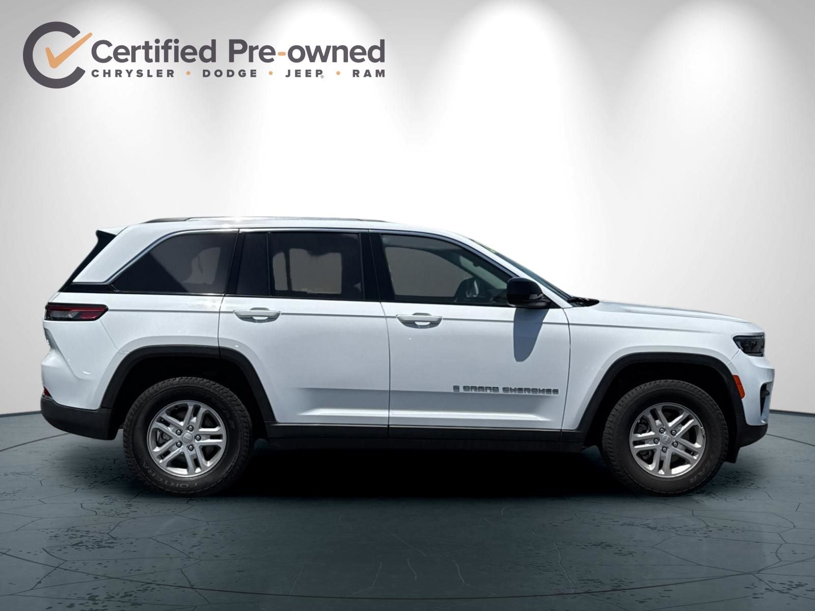 2024 Jeep Grand Cherokee Laredo photo 2