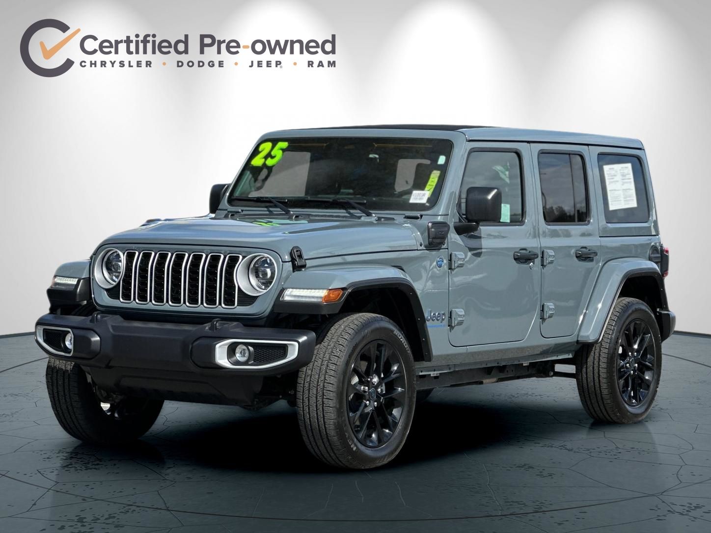 2025 Jeep Wrangler Sahara 4xe photo 3