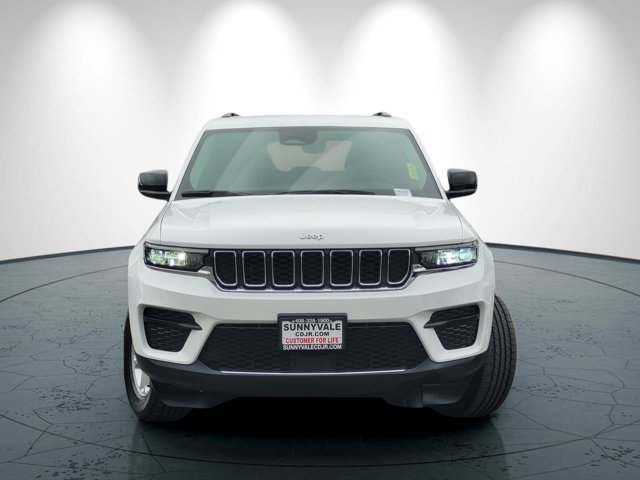 2024 Jeep Grand Cherokee Laredo photo 3