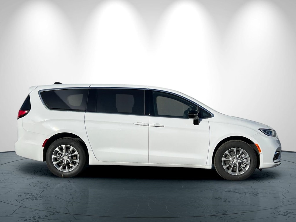 New 2026 Chrysler Pacifica SELECT AWD Passenger Van