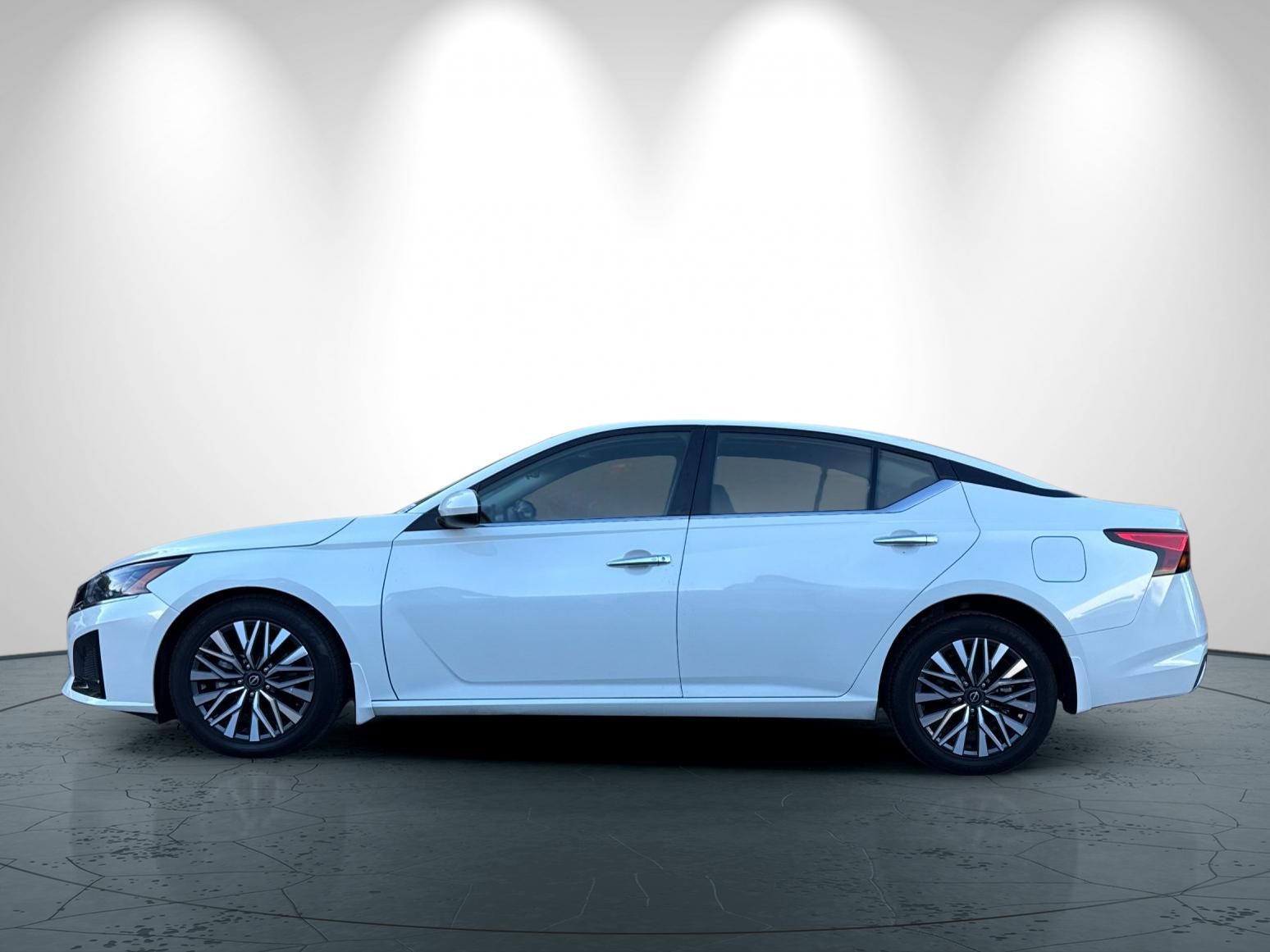 2023 Nissan Altima 2.5 SV photo 6