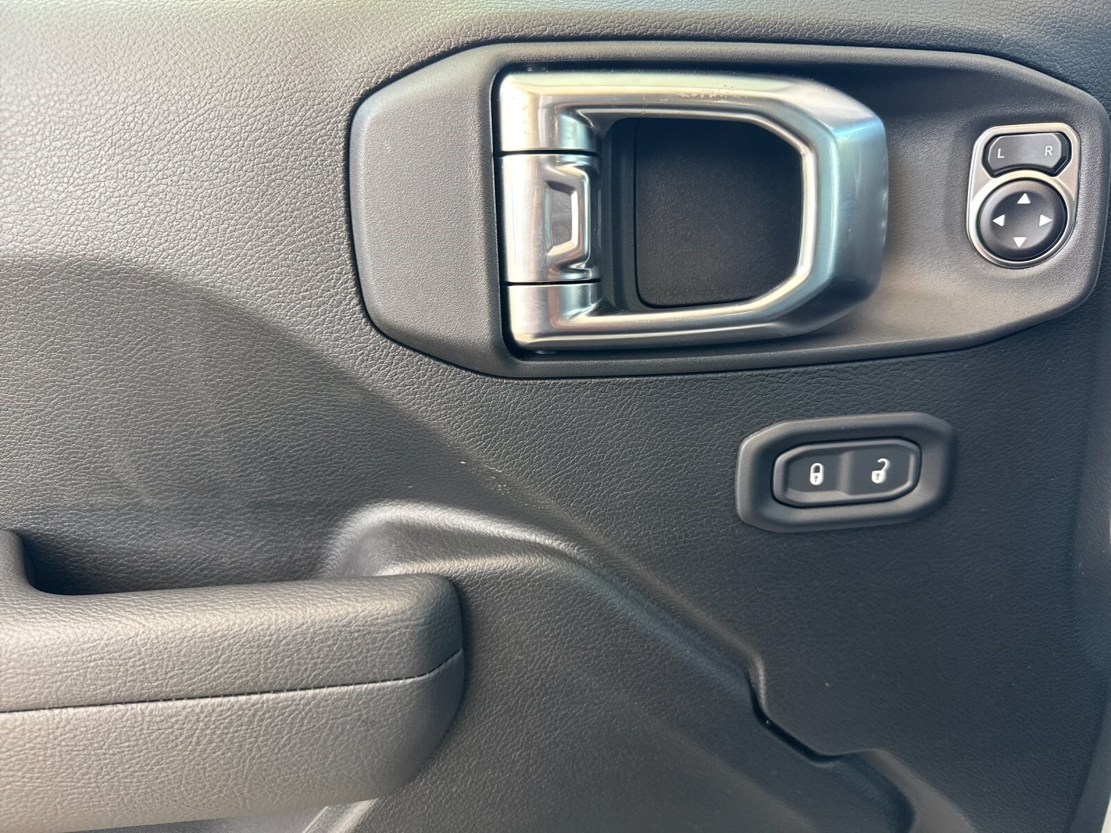 2026 Jeep Wrangler 4-Door Willys - Photo 11