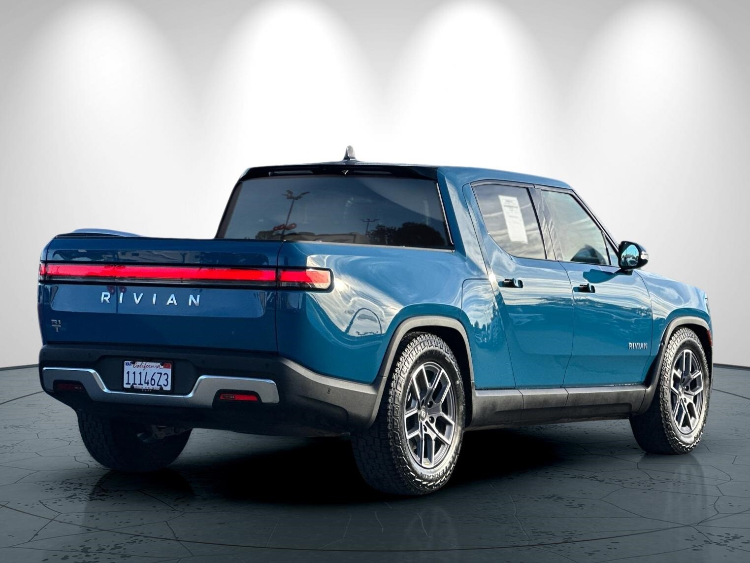 2023 Rivian R1T Adventure photo 4