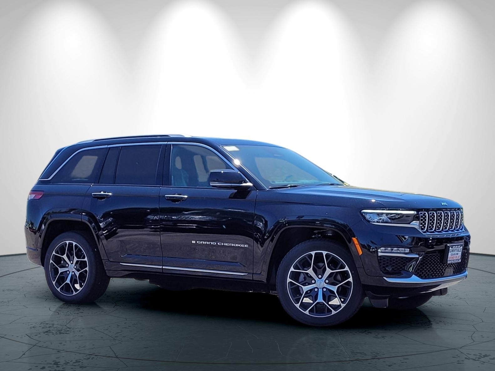 2023 Jeep Cherokee 4xe Summit Reserve photo 2
