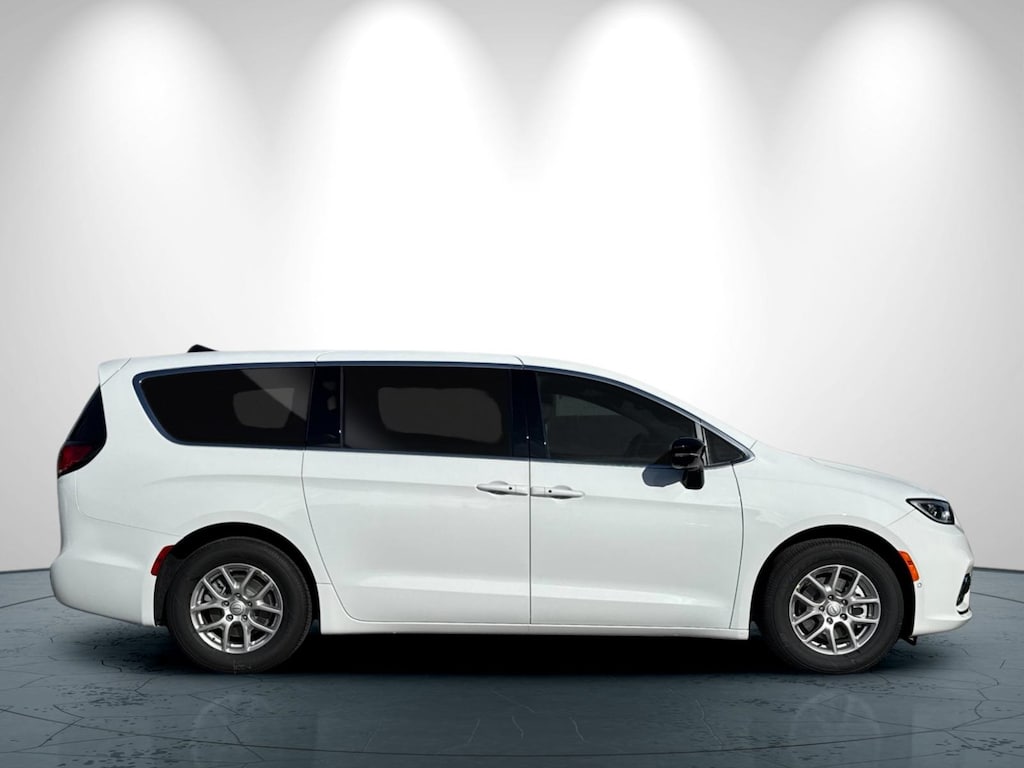 New 2026 Chrysler Pacifica SELECT Passenger Van