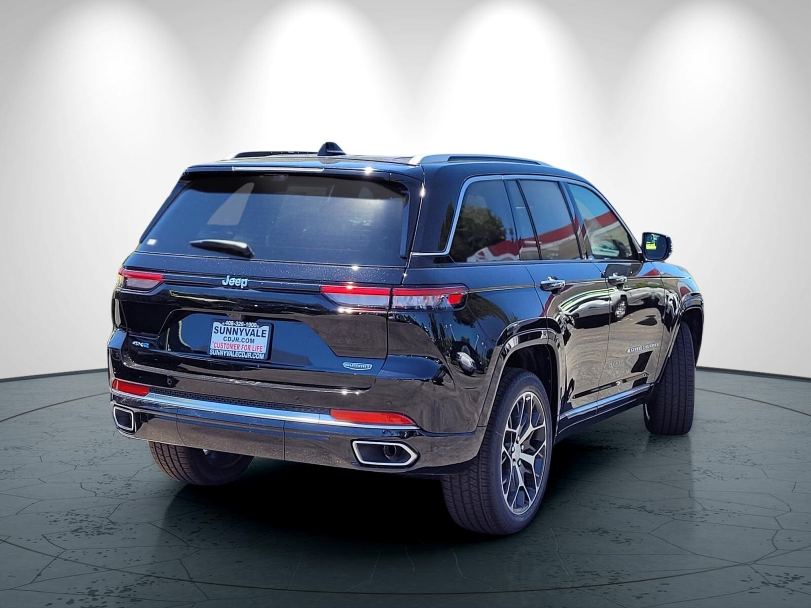 2023 Jeep Cherokee 4xe Summit Reserve photo 3