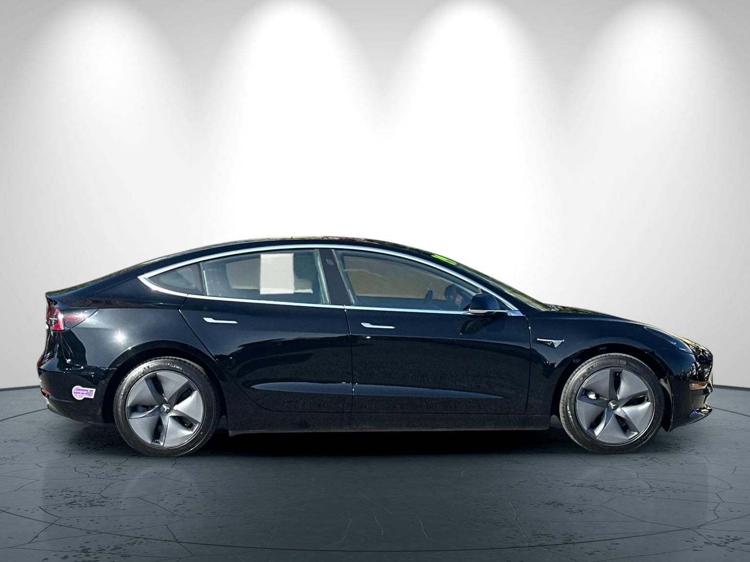 2019 Tesla Model 3 Standard Range Plus photo 2