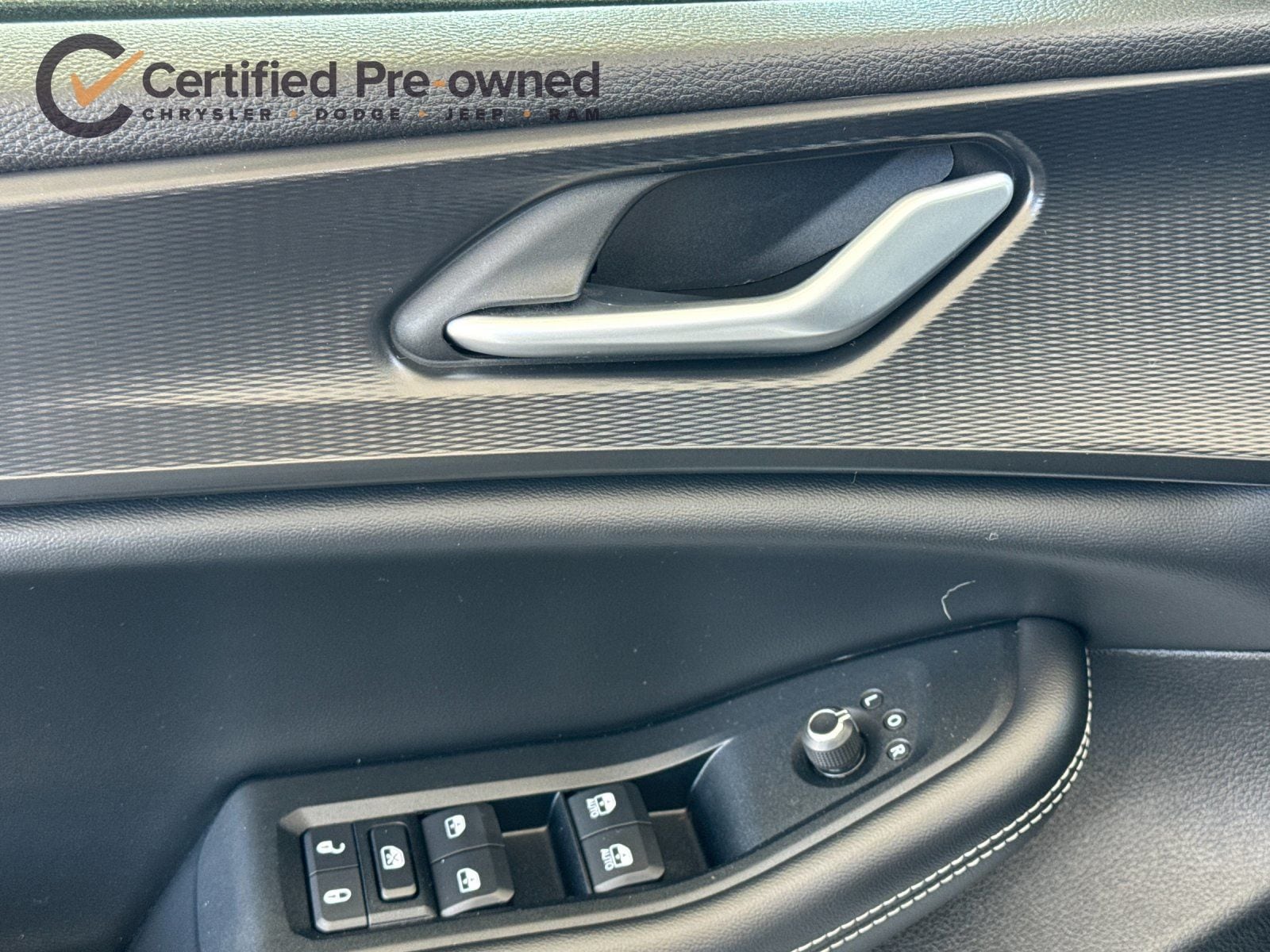 2024 Jeep Grand Cherokee Laredo - Photo 12