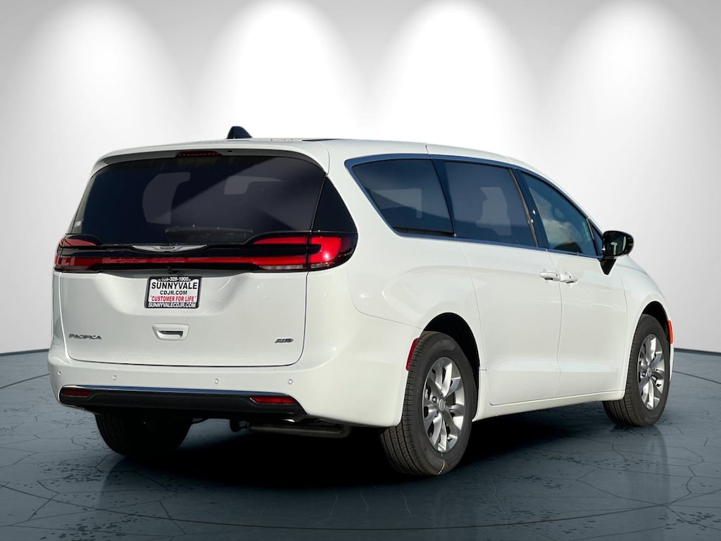 New 2026 Chrysler Pacifica SELECT AWD Passenger Van