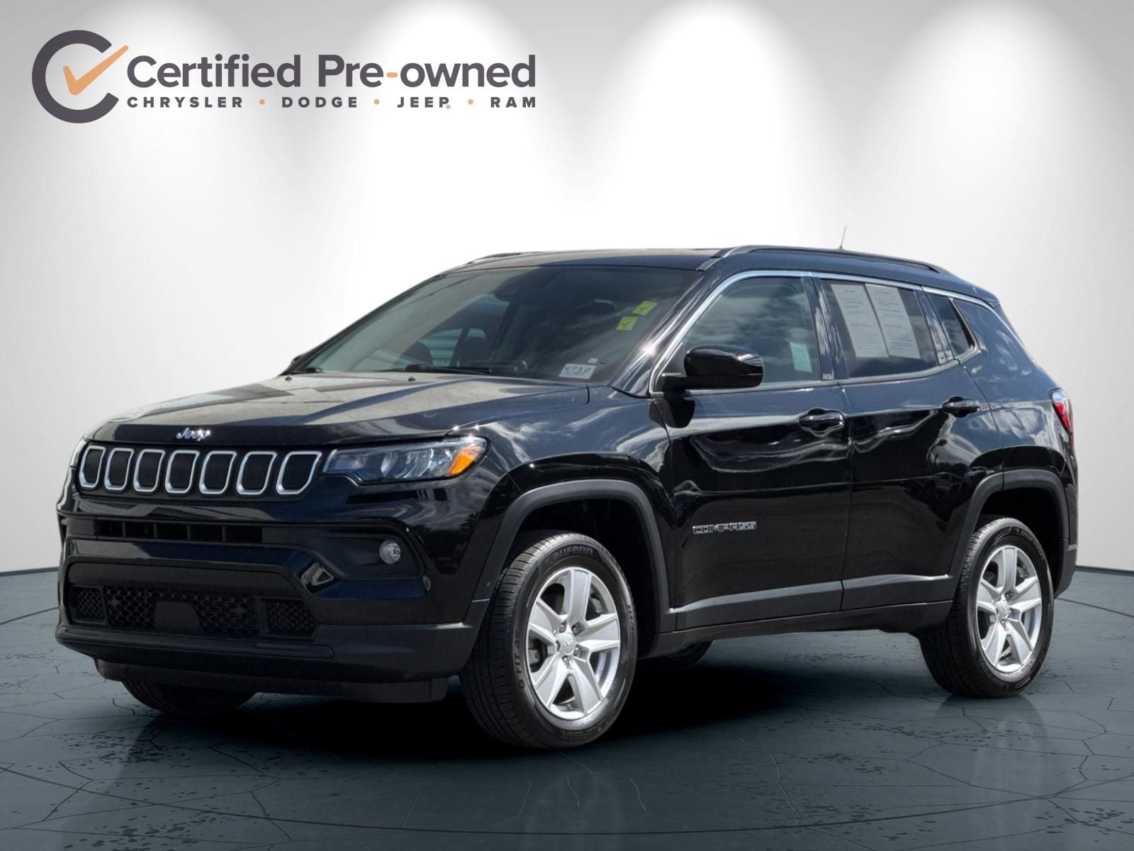 2022 Jeep Compass Latitude photo 3