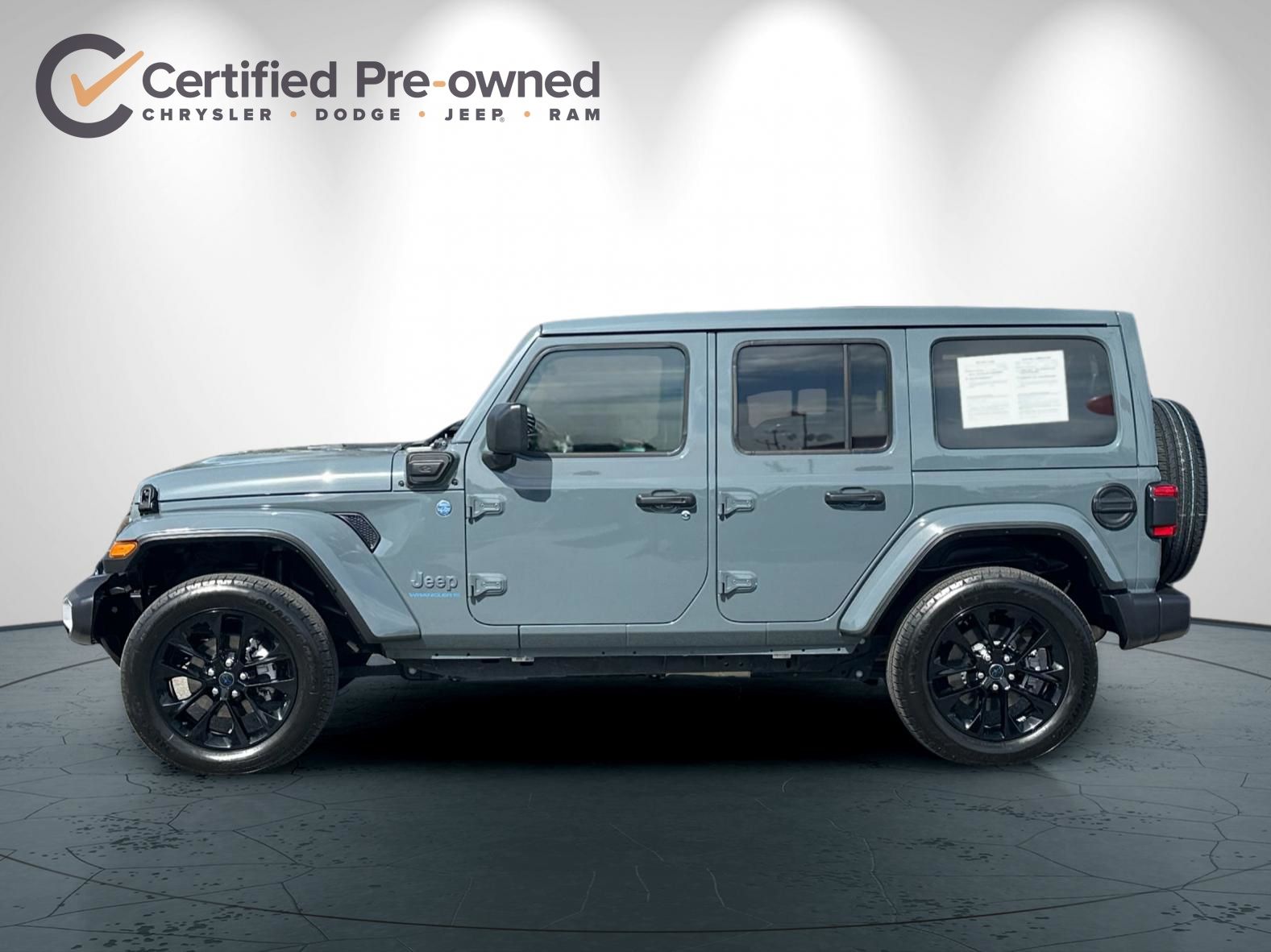 2025 Jeep Wrangler Sahara 4xe photo 6