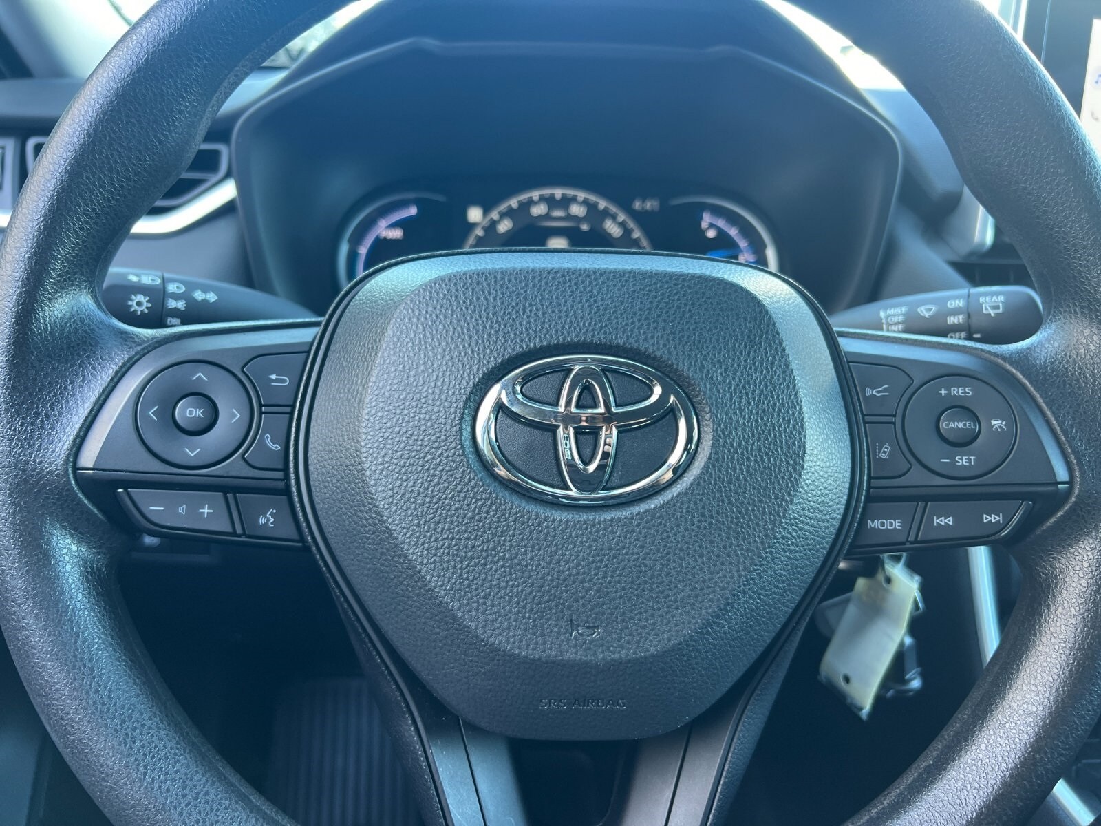 2023 Toyota RAV4 LE - Photo 22