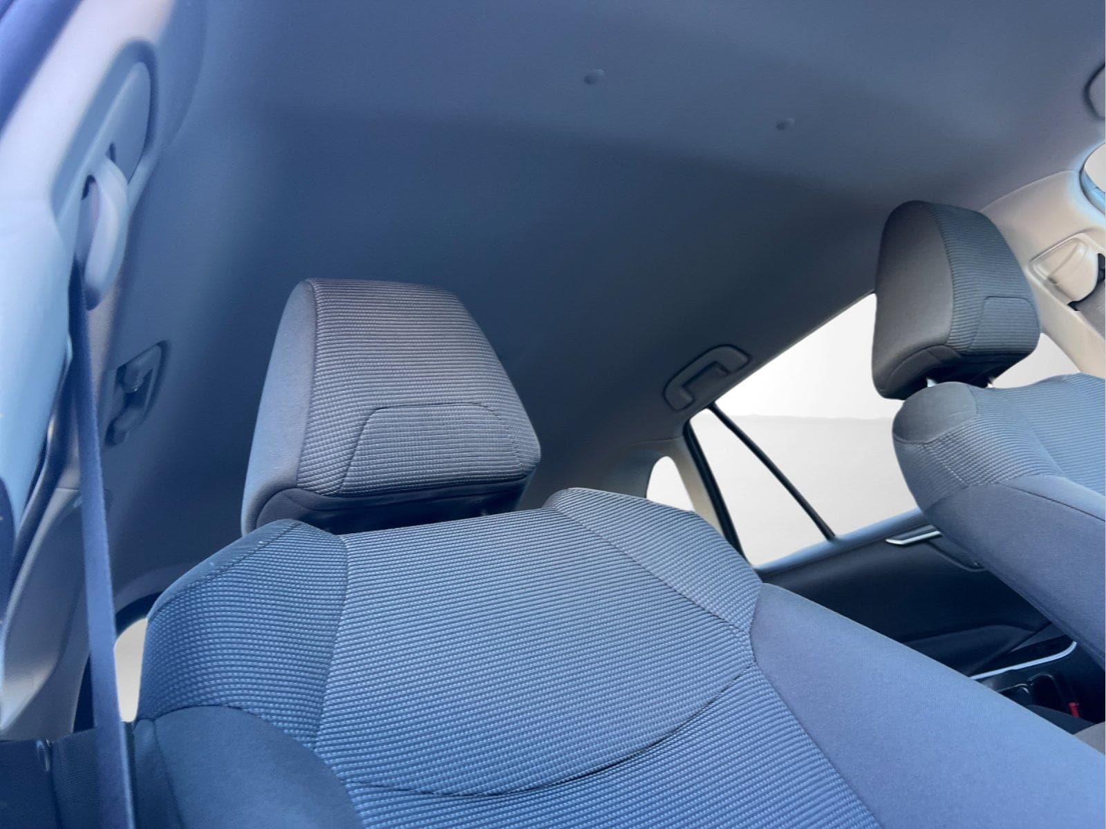 2023 Toyota RAV4 LE - Photo 17